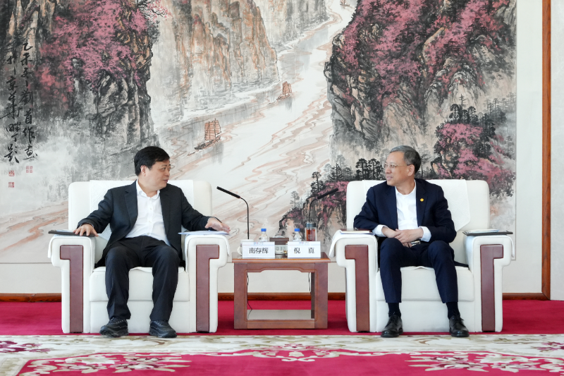 倪真与正泰集团董事长南存辉会谈.png
